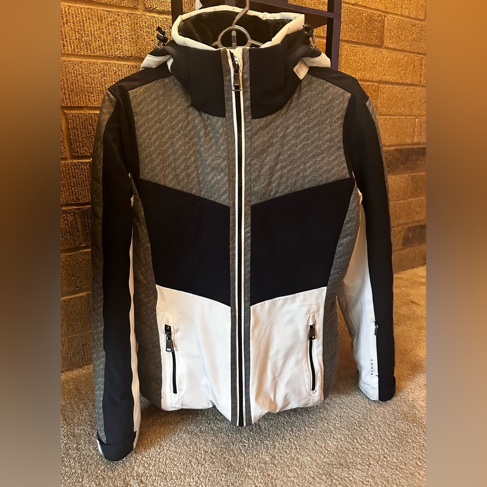 Snowboarding/Ski Jacket: Luhta Lammasoaivi Women’s